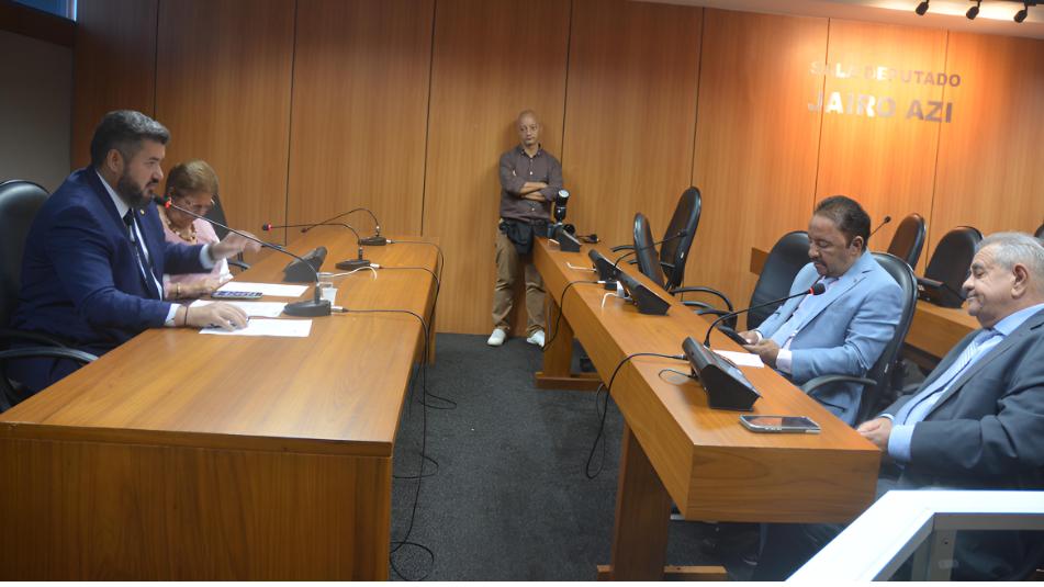 Comissão da ALBA aprova audiência para discutir cobrança em aeroporto