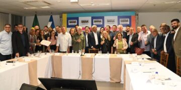 Deputados acompanham balanço de ações do governo em reunião com Jerônimo