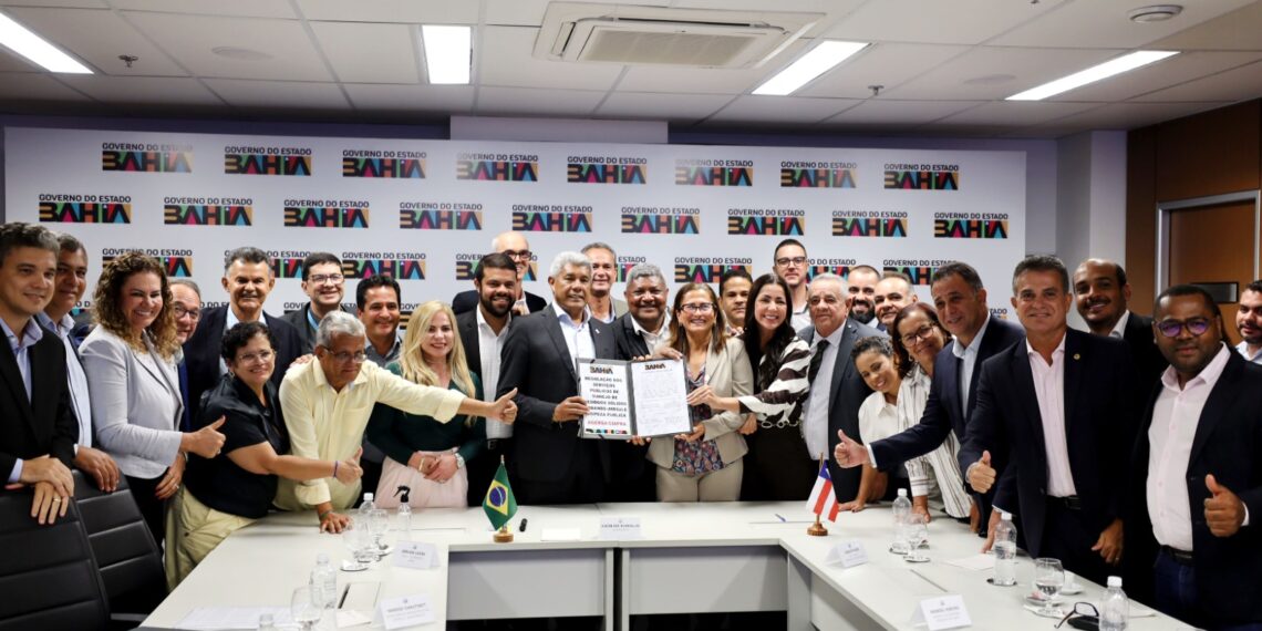 Estado fecha acordo para regulação de resíduos na BA