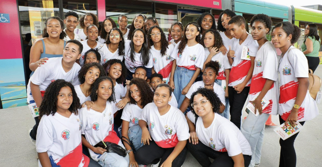 Circuito educativo leva alunos ao VLT