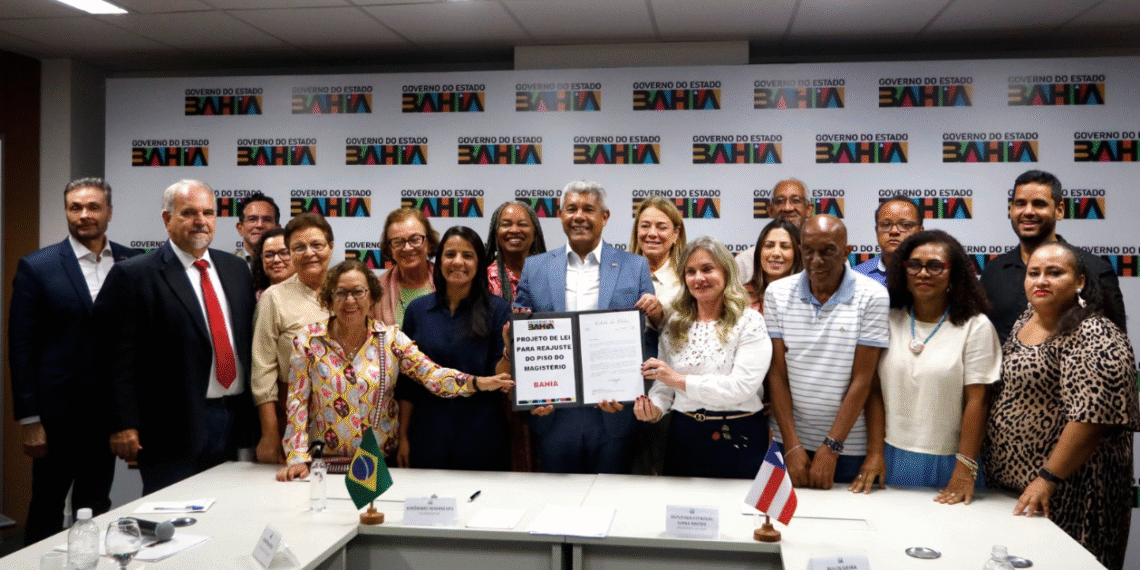 Jerônimo Rodrigues encaminha à Alba projeto de lei que garante piso do magistério acima do nacional