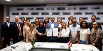 Jerônimo Rodrigues encaminha à Alba projeto de lei que garante piso do magistério acima do nacional