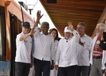 Rui Costa se declara a Wagner e Jerônimo em evento