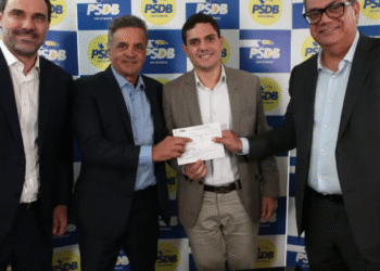 Filho de Carlos Muniz entra no PSDB e mira Câmara