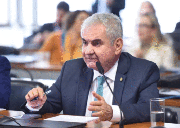Angelo Coronel declara voto em Flávio Bolsonaro