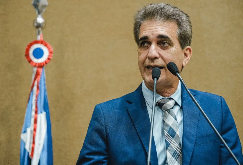 Robinson critica renovação da concessão da Coelba