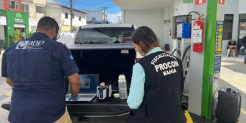 PROCON-BA realiza fiscalização de combustíveis com tecnologia inédita em Vitória da Conquista