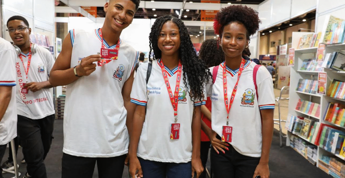 Bienal: SEC investe R$ 1,5 milhão em vales-livros para estudantes e professores da rede estadual