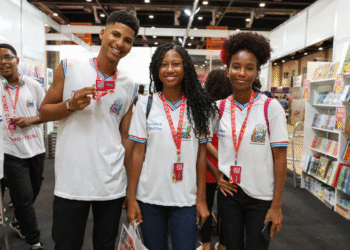 Bienal: SEC investe R$ 1,5 milhão em vales-livros para estudantes e professores da rede estadual
