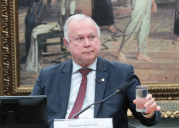 Fim da escala 6×1: deputado dá parecer favorável a PECs que definem 8h diárias e 36h semanais