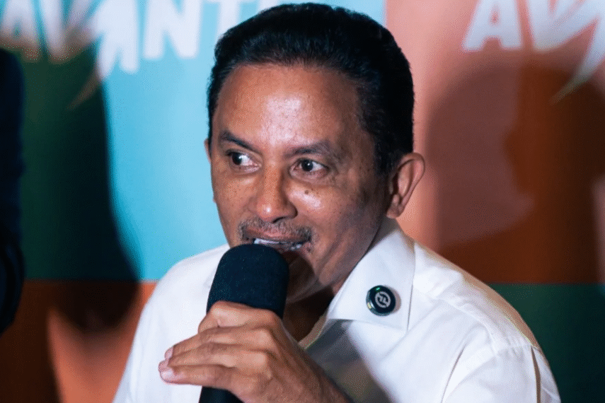 Pré-candidato, cantor de Caneta Azul se enrola ao falar de propostas