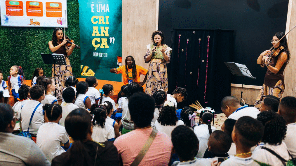 Mais de mil visitam estande infantil na Bienal do Livro