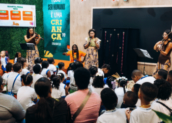Mais de mil visitam estande infantil na Bienal do Livro