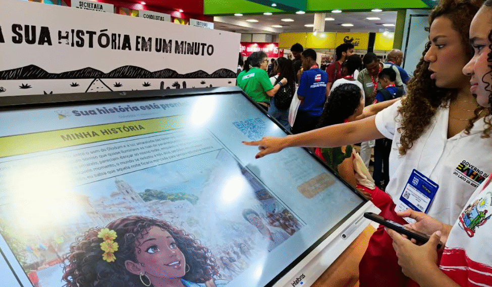 Totem com inteligência artificial é destaque do estande do Governo, na Bienal do Livro da Bahia