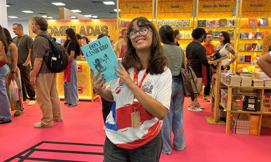 Estudantes da rede estadual revelam preferências literárias na Bienal da Bahia