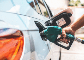 Gasolina e diesel têm queda de preços na Bahia