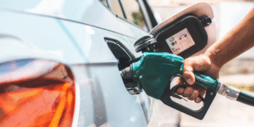 Gasolina e diesel têm queda de preços na Bahia