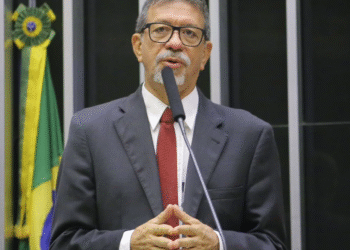 Afonso Florence lidera mobilização pelo fim da escala 6×1