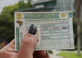 Operação mira servidor por cobrar para agilizar CNH