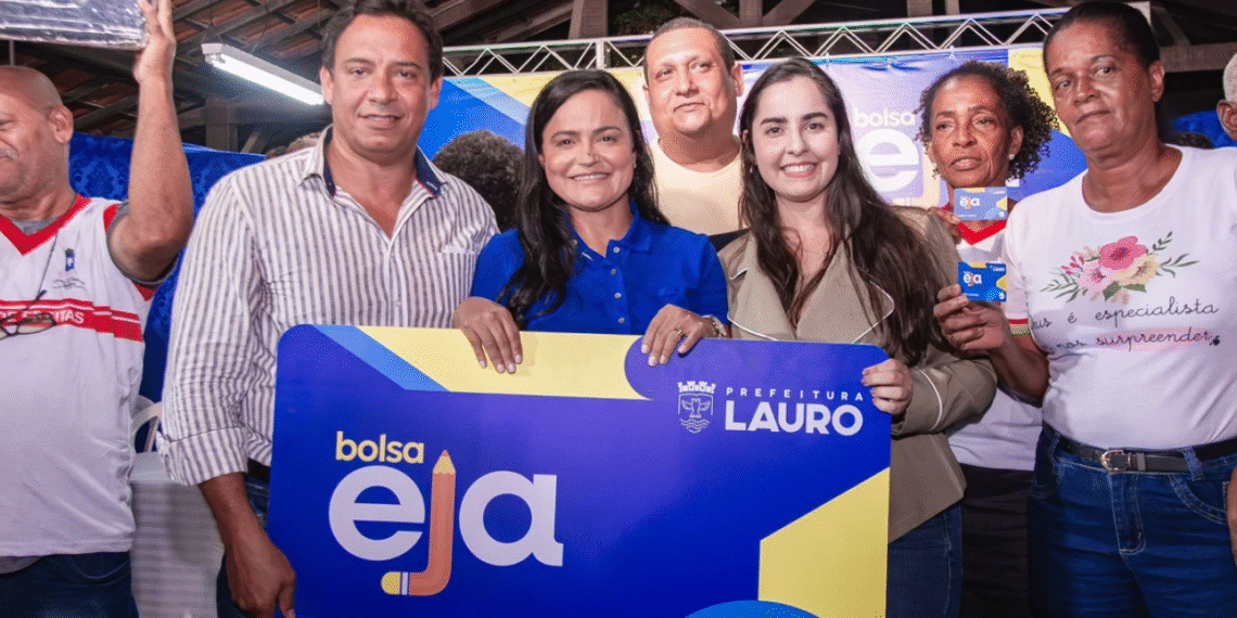 Lauro de Freitas lança auxílio de R$ 200 para alunos da EJA