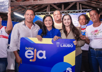 Lauro de Freitas lança auxílio de R$ 200 para alunos da EJA
