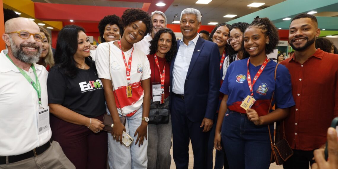 Bienal do Livro Bahia 2026 tem início e fortalece políticas de incentivo à leitura