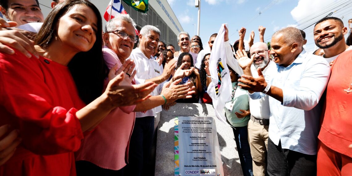 Escola integral é inaugurada e obras são autorizadas