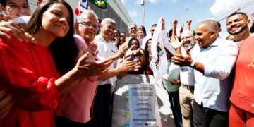 Escola integral é inaugurada e obras são autorizadas