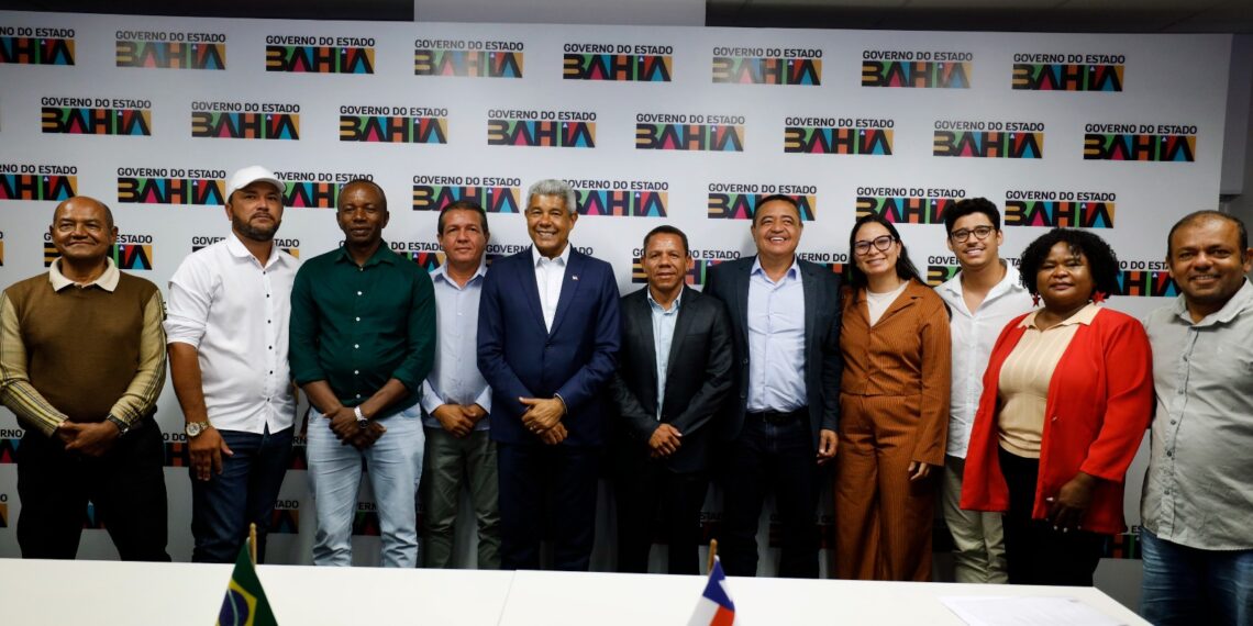 Governo entrega veículos e fortalece setores estratégicos em Itaguaçu