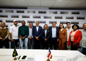 Governo entrega veículos e fortalece setores estratégicos em Itaguaçu