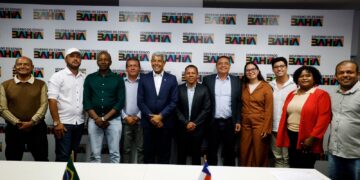 Governo entrega veículos e fortalece setores estratégicos em Itaguaçu