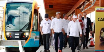 Ao lado de Lula, Jerônimo autoriza nova etapa do VLT e avanço do metrô em Salvador
