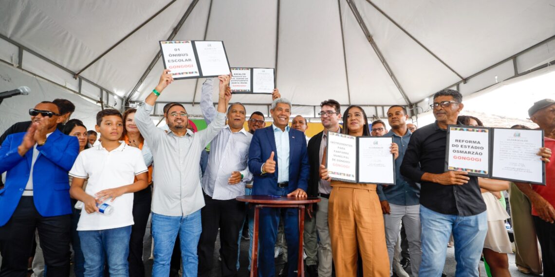 Governo entrega unidade e autoriza pavimentação em Gongogi