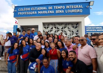 Governo inaugura escola integral em Mascote
