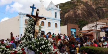 Em Milagres, Jerônimo Rodrigues une devoção, cultura e entregas para mobilidade e saúde