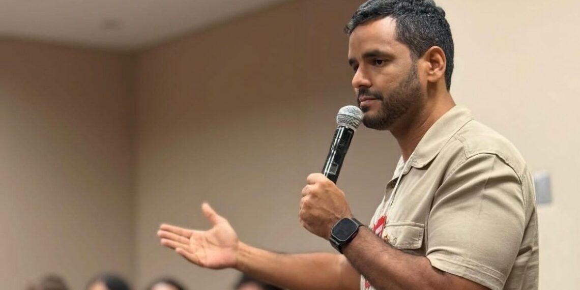 Tássio Brito critica programa Pé na Escola, anulado por irregularidades