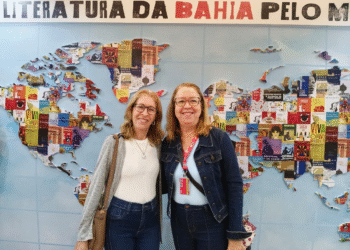 Professores da rede estadual celebram a Literatura na reta final da Bienal do Livro da Bahia 2026