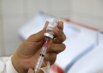 Prefeitura mobiliza mais de 90 postos em Salvador neste sábado (30) e convida público prioritário para vacinação contra gripe