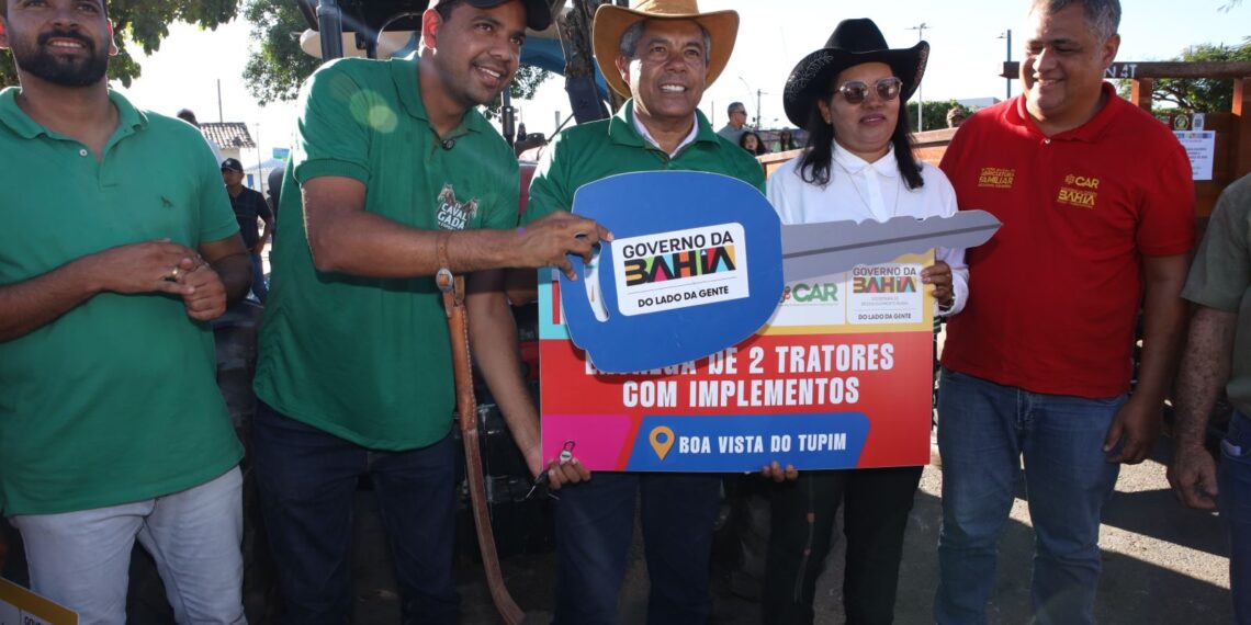 Entrega de equipamentos agrícolas fortalece o desenvolvimento rural de Boa Vista do Tupim