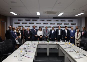 Jerônimo Rodrigues discute investimentos em sustentabilidade com embaixador dos Emirados Árabes Unidos