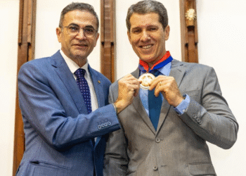 Zé Cocá recebe Comenda 2 de Julho e mostra a força do líder do interior