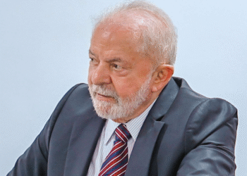 PoderData/AYA: governo Lula é desaprovado por 50% e aprovado por 44%