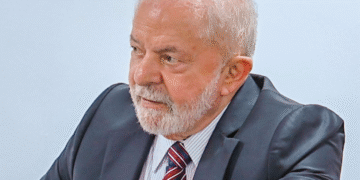 PoderData/AYA: governo Lula é desaprovado por 50% e aprovado por 44%