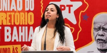 ‘Flávio Bolsonaro vem à Bahia estreitar relações com ACM Neto’, diz presidente do PT