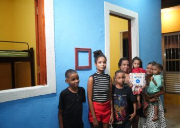 Prefeitura entrega 200 casas reformadas pelo programa Morar Melhor na Boca do Rio