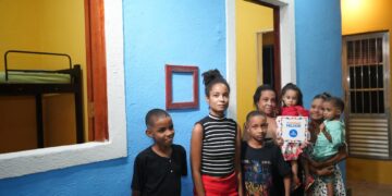 Prefeitura entrega 200 casas reformadas pelo programa Morar Melhor na Boca do Rio