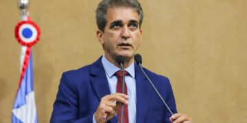 Robinson defende soberania e critica ato de Trump
