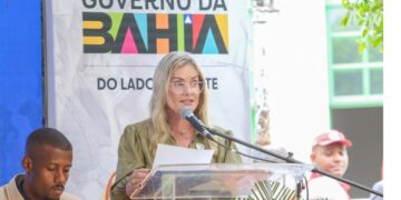 Ivana Bastos recebe Título de Cidadã Cachoeirana
