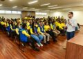 Prefeitura entrega 300 celulares para agentes Vida Nova ampliarem atendimento à população