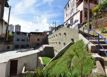 Salvador alcança 589 áreas protegidas após nova contenção de encosta construída pela Prefeitura em Daniel Lisboa